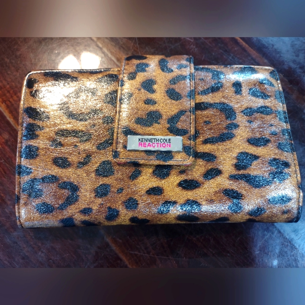 Kenneth Cole reaction cheetah print wallet